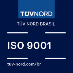 Selo de certificação 9001 com o nome da certificadora na parte superior sendo esta a TÜVNORD. No centro tem o nome da certificação ISO 9001 O Fundo é azul escuro